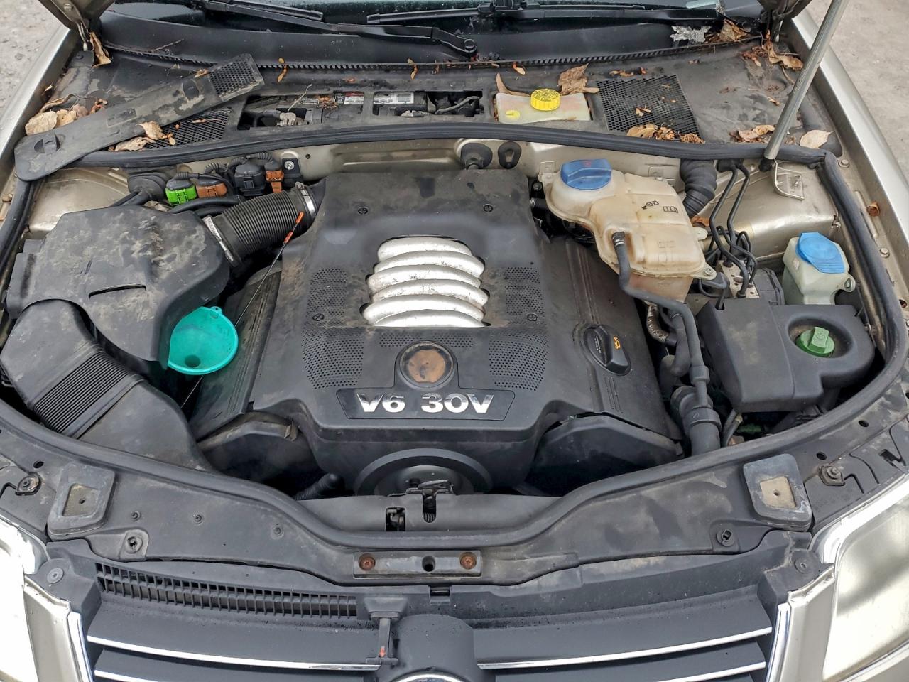 Lot #3310386956 2004 VOLKSWAGEN PASSAT GLX