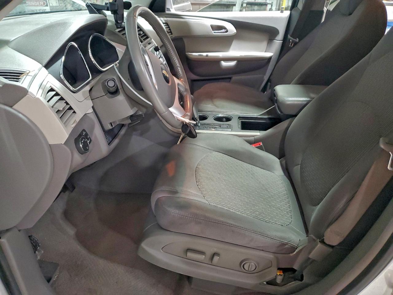 Lot #3310393009 2010 CHEVROLET TRAVERSE L