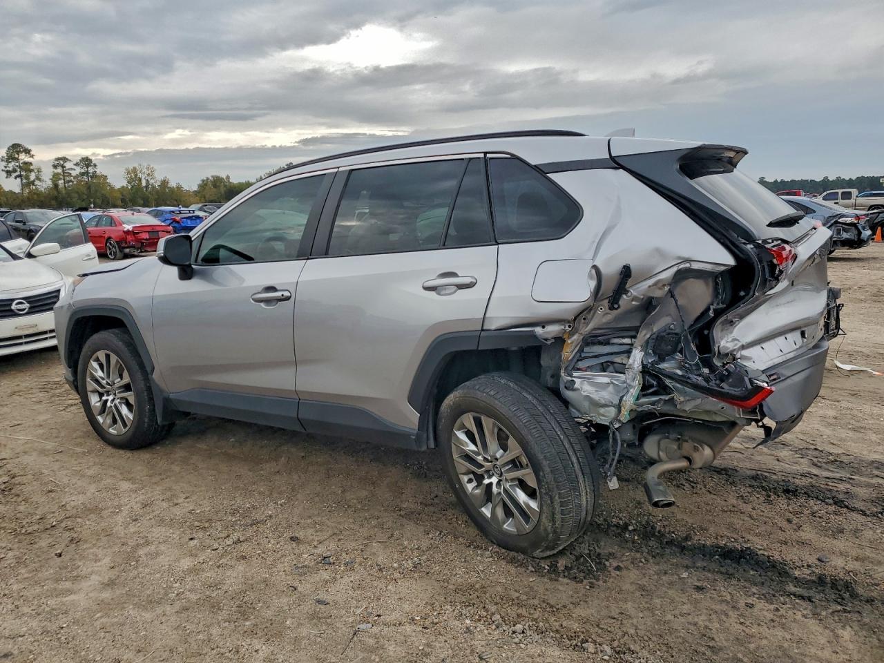Lot #3318022378 2021 TOYOTA RAV4 XLE P