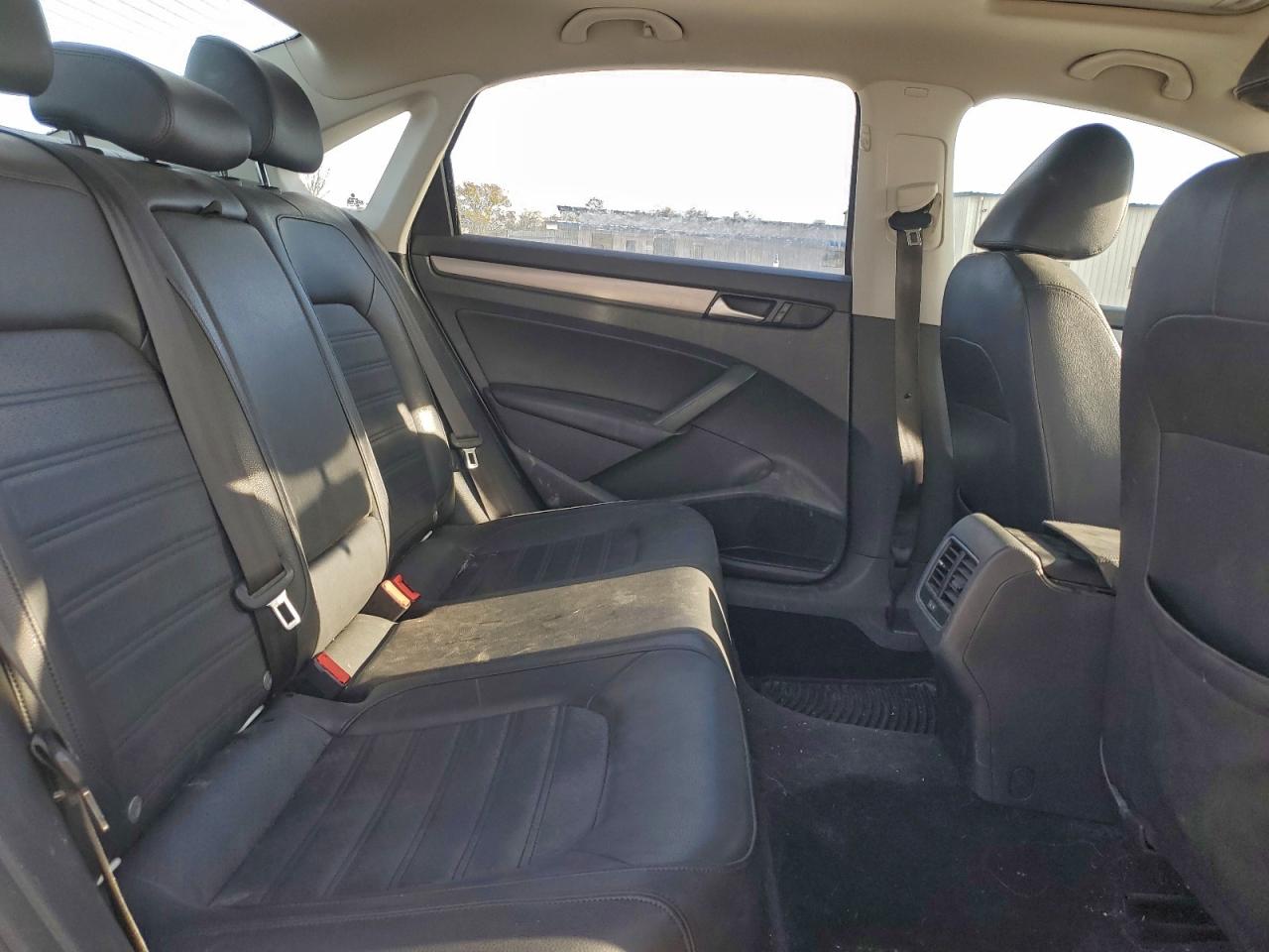 Lot #3315916119 2015 VOLKSWAGEN PASSAT SE