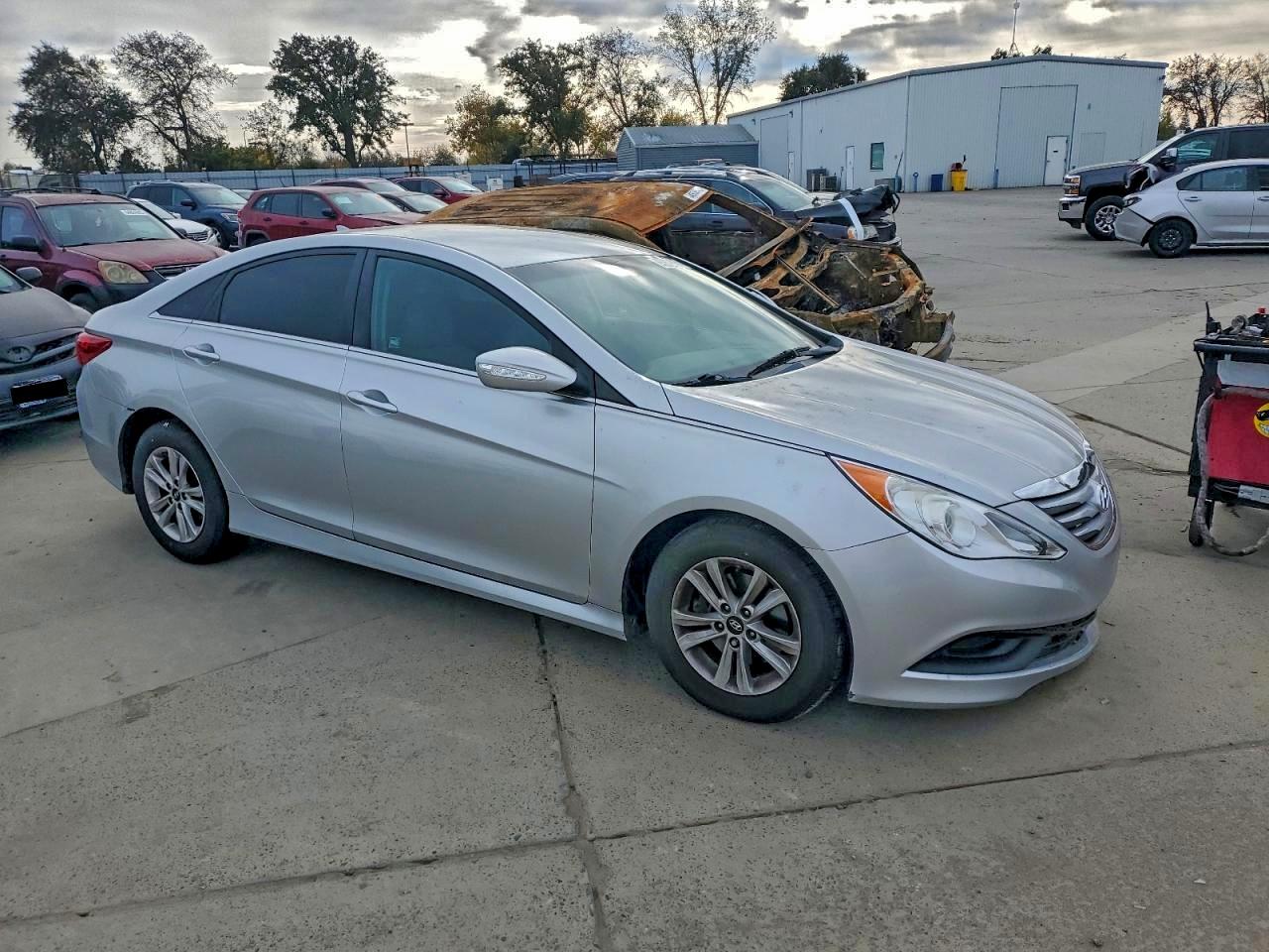 Lot #3311455241 2014 HYUNDAI SONATA GLS