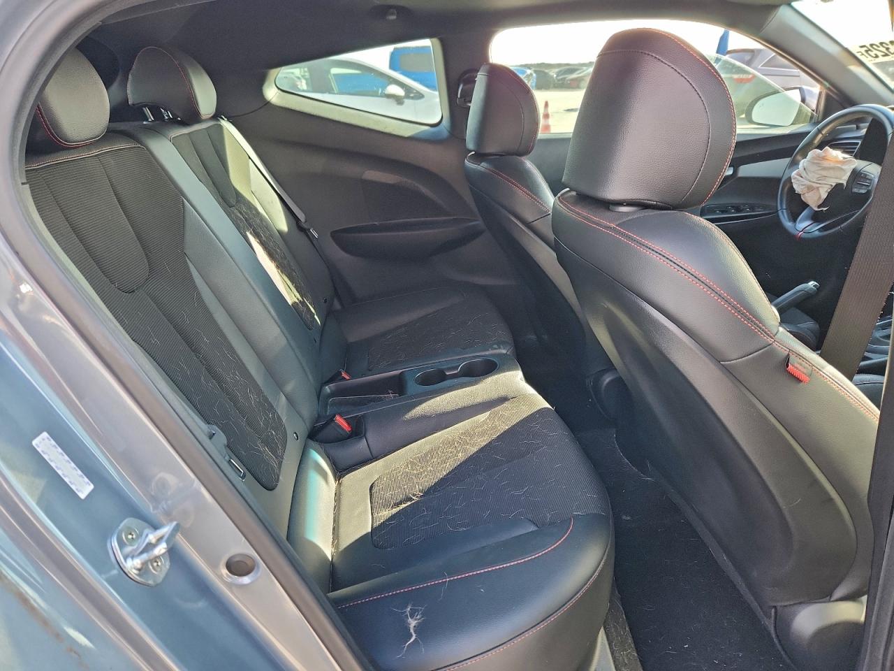 HYUNDAI VELOSTER BASE