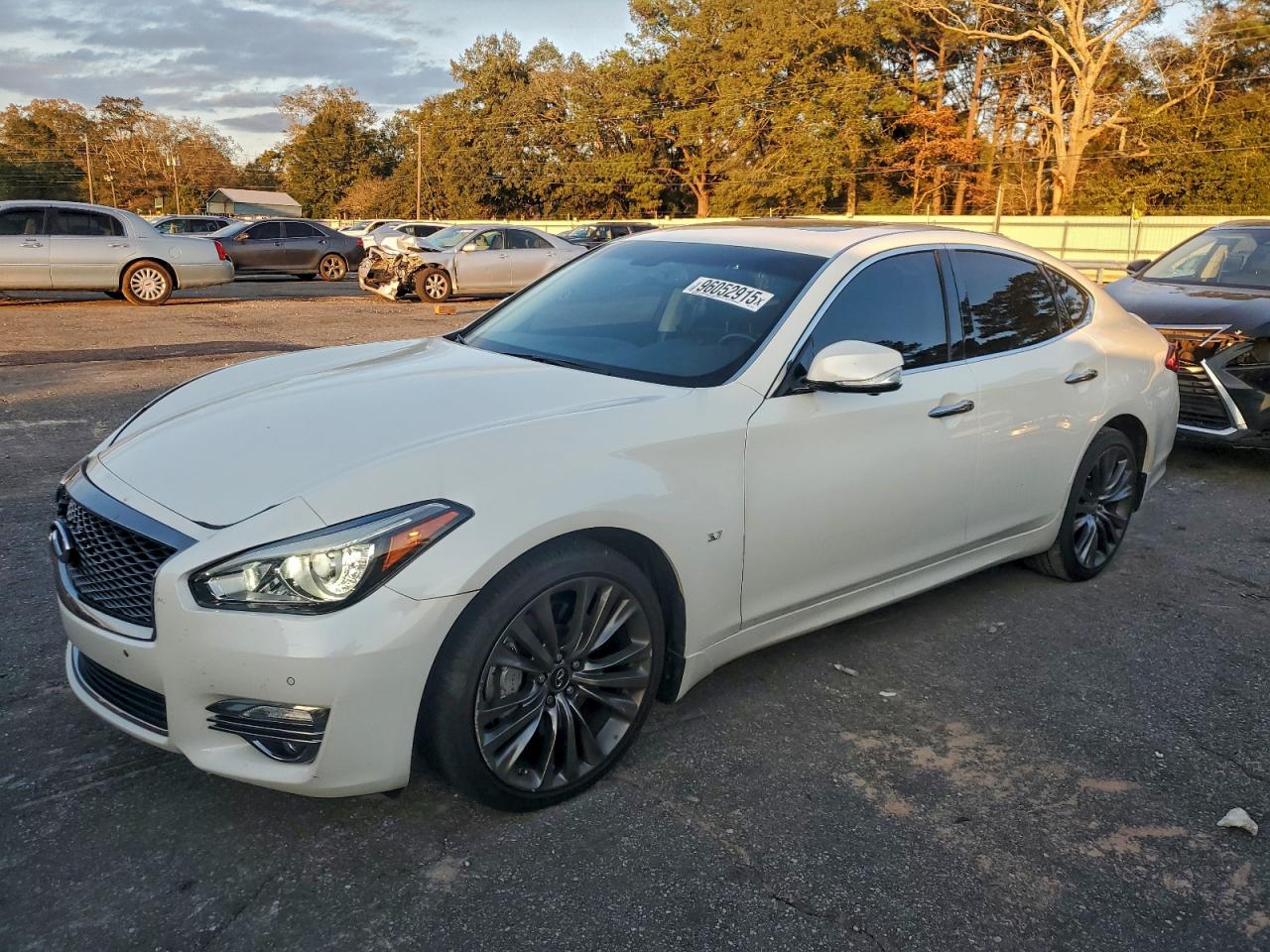 INFINITI Q70 3.7