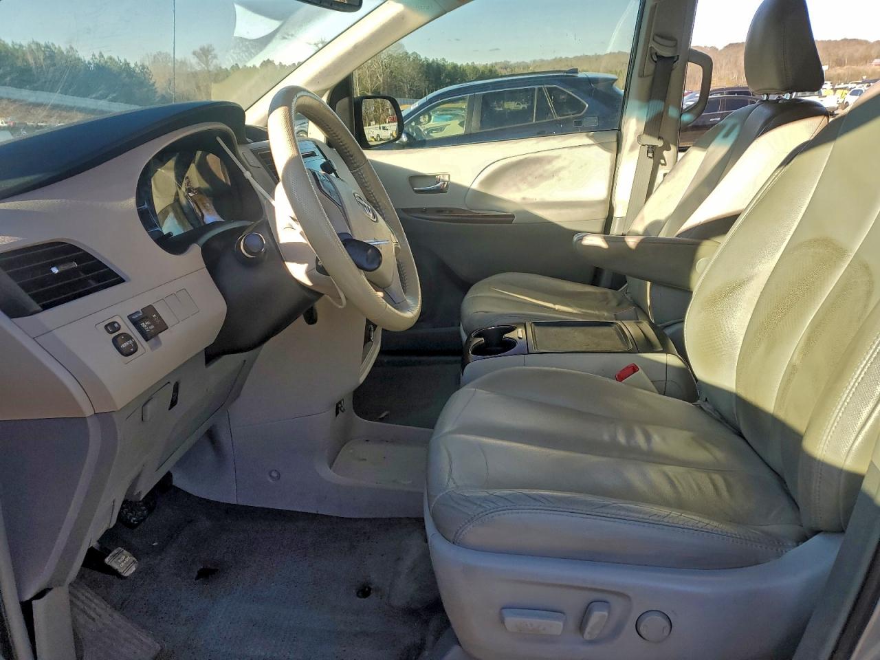 Lot #3311583840 2014 TOYOTA SIENNA XLE