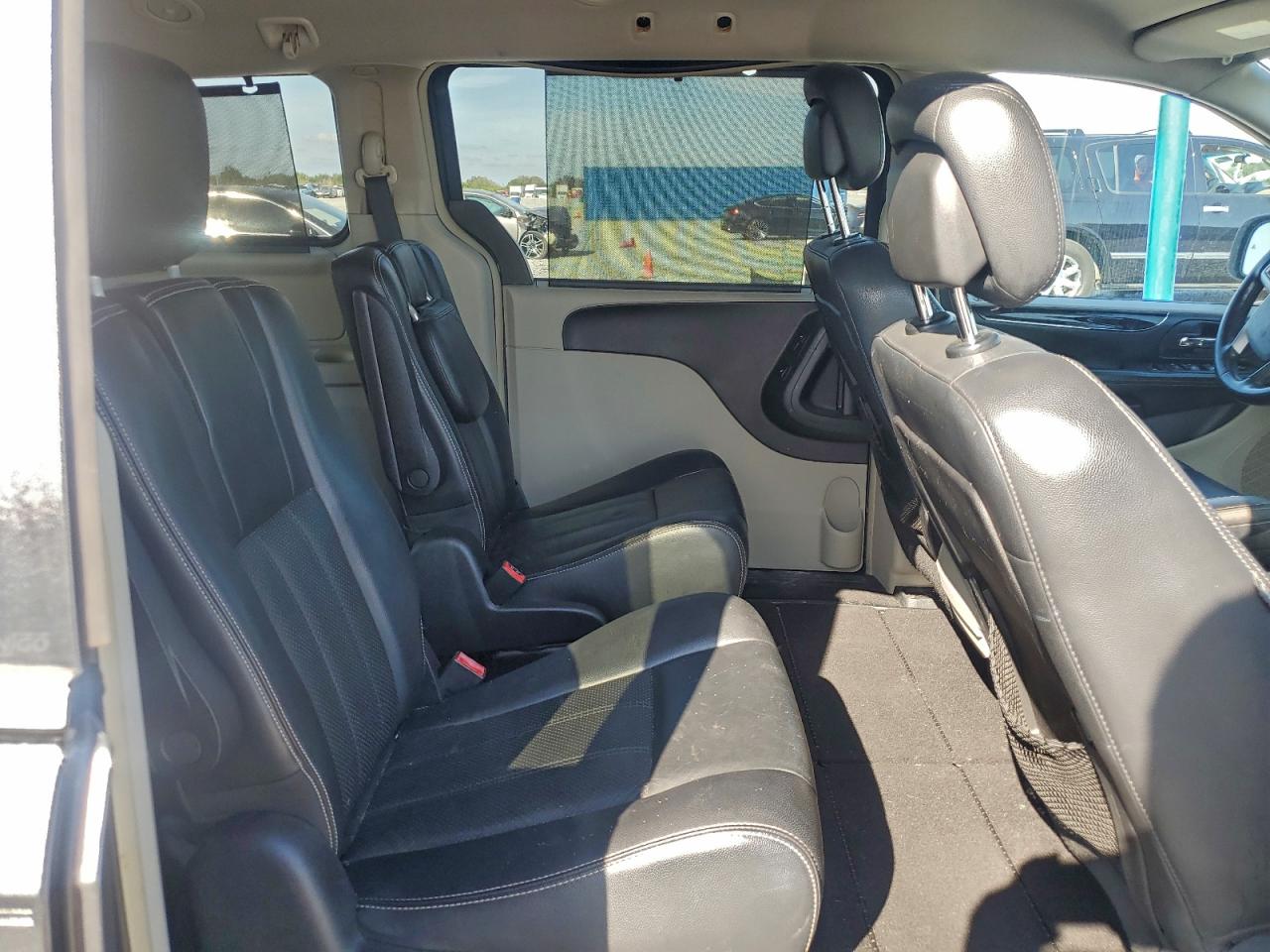 CHRYSLER TOWN & COUNTRY TOURING L