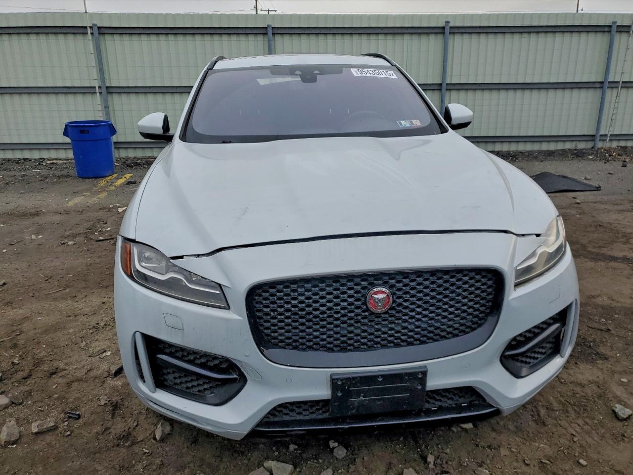 JAGUAR F-PACE R - SPORT