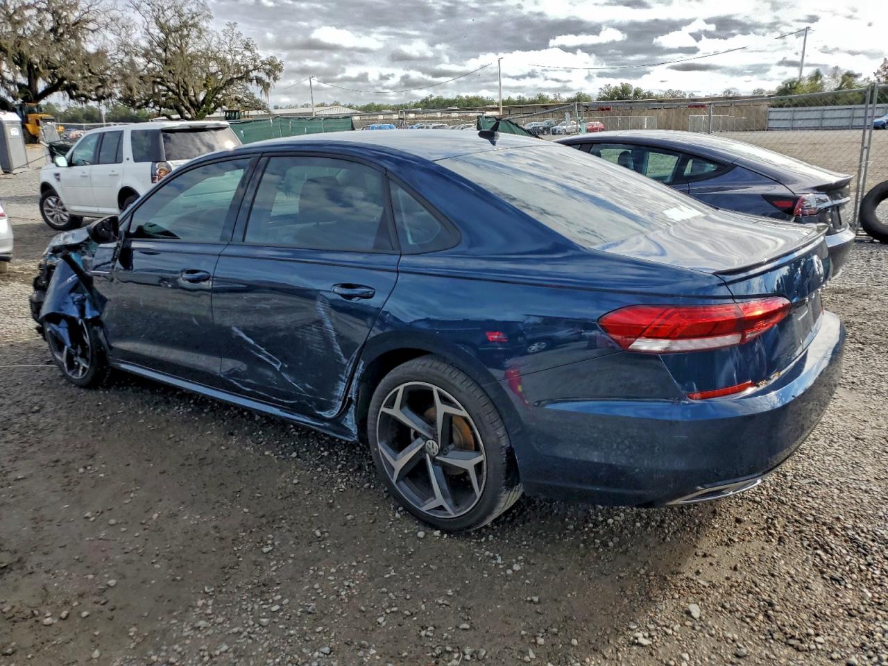 Lot #3315892118 2020 VOLKSWAGEN PASSAT R-L