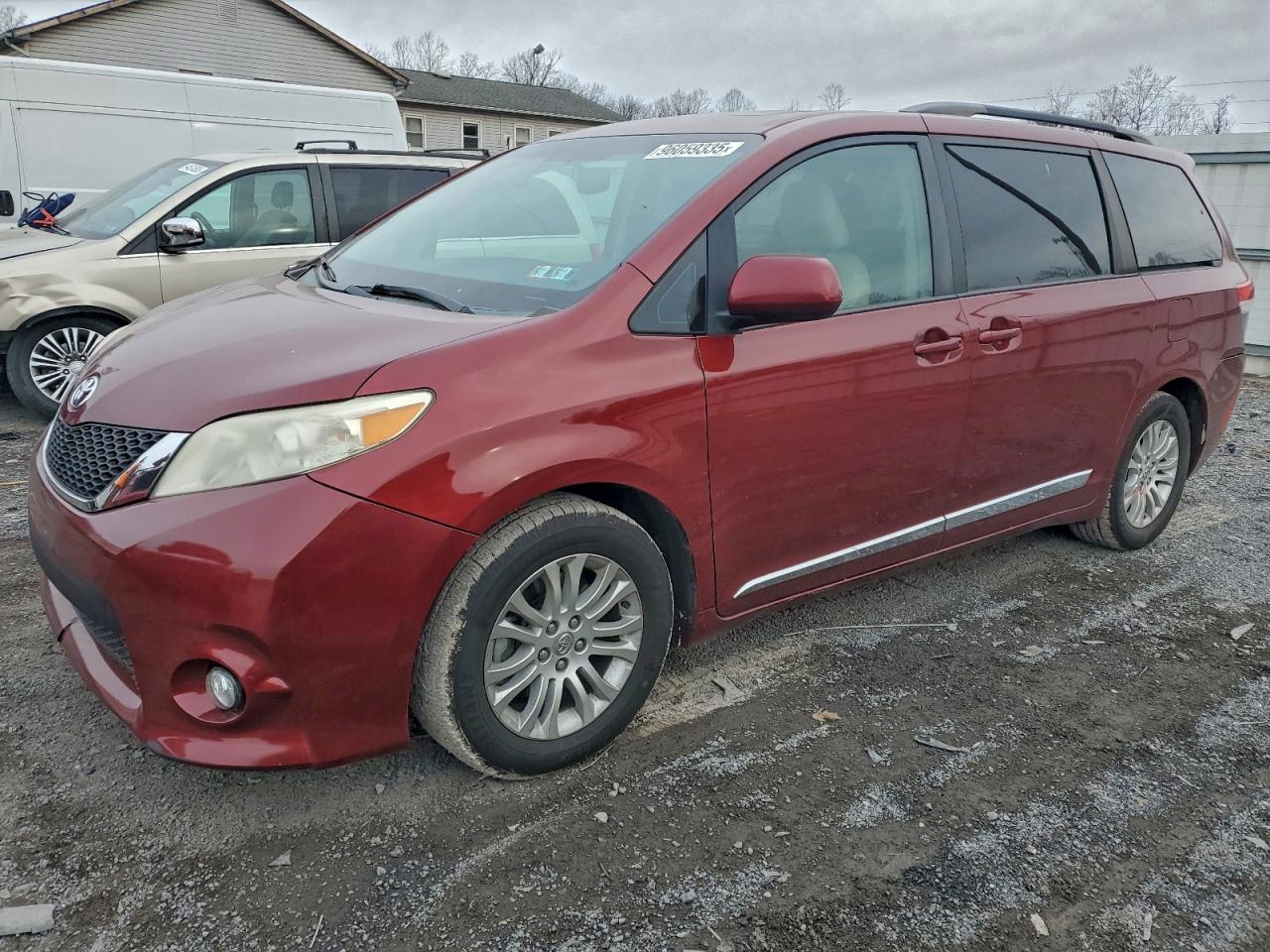TOYOTA SIENNA XLE