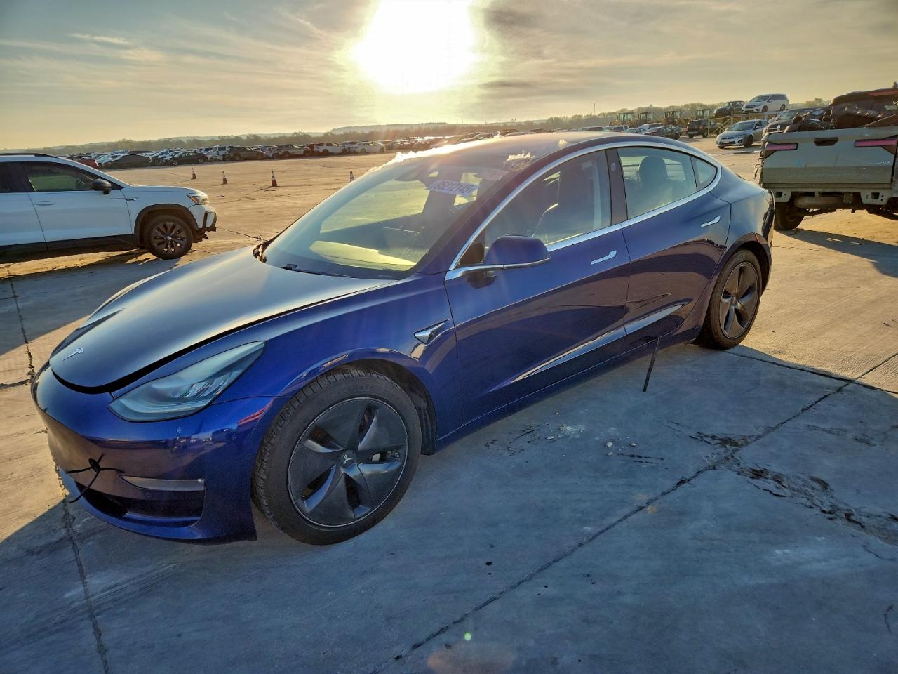 Lot #3308206161 2018 TESLA MODEL 3