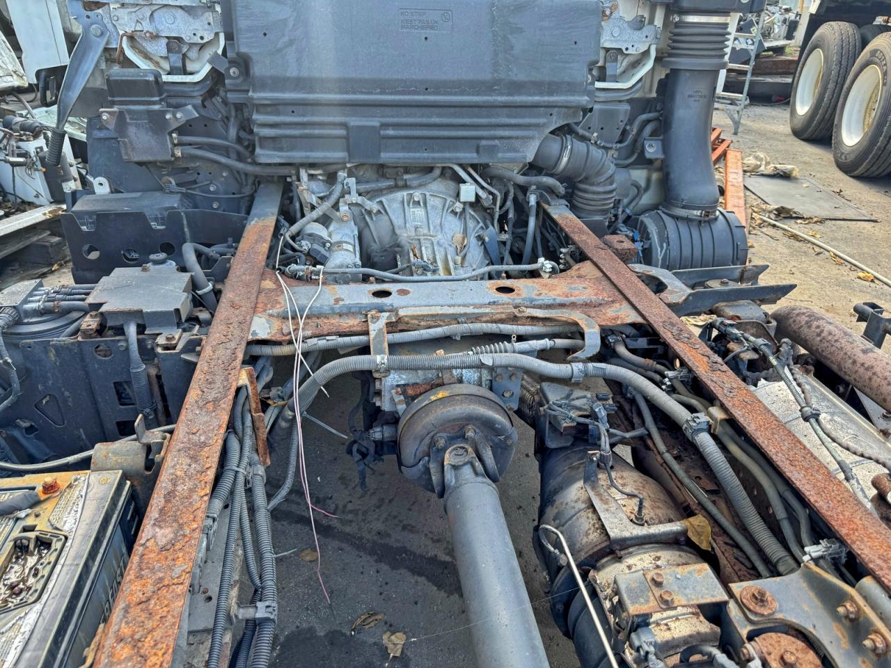 Lot #3305210016 2014 ISUZU NRR