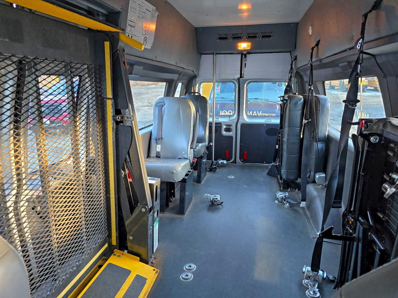 FORD ECONOLINE E250 VAN