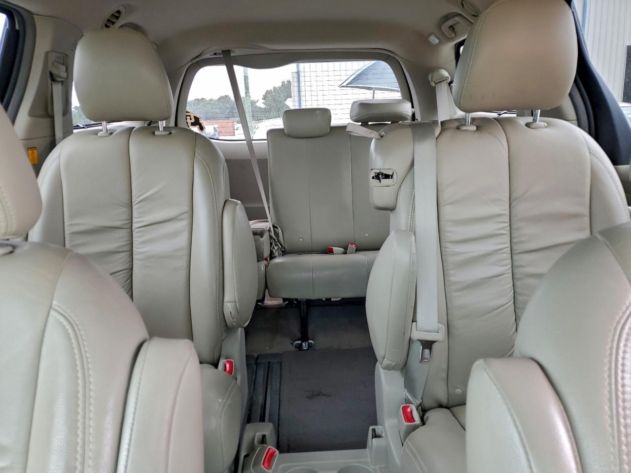 Lot #3301829380 2013 TOYOTA SIENNA LE