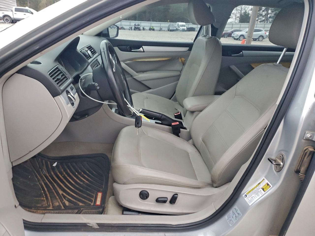 VOLKSWAGEN PASSAT SE