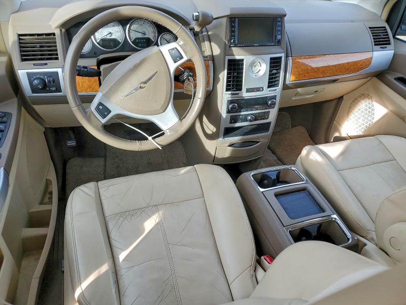 2010 CHRYSLER TOWN & COU #3309287651