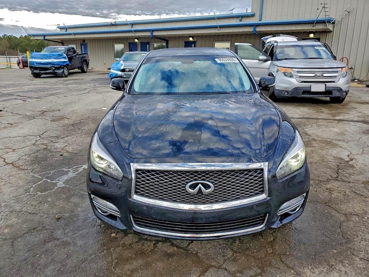 INFINITI Q70 3.7 LUXE