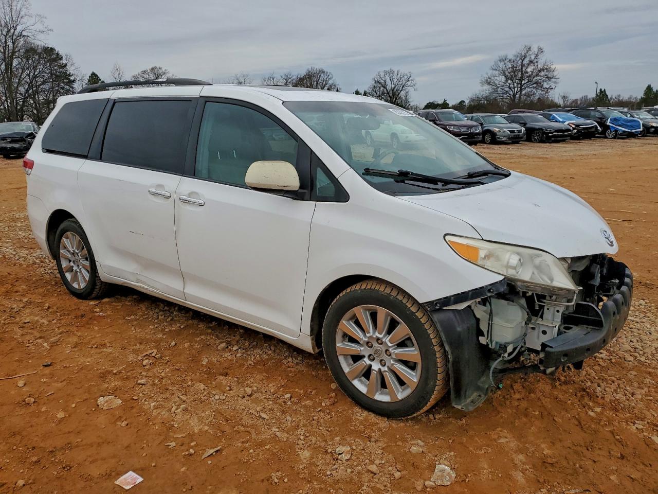 Lot #3308229192 2012 TOYOTA SIENNA XLE