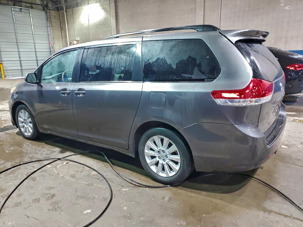 TOYOTA SIENNA XLE