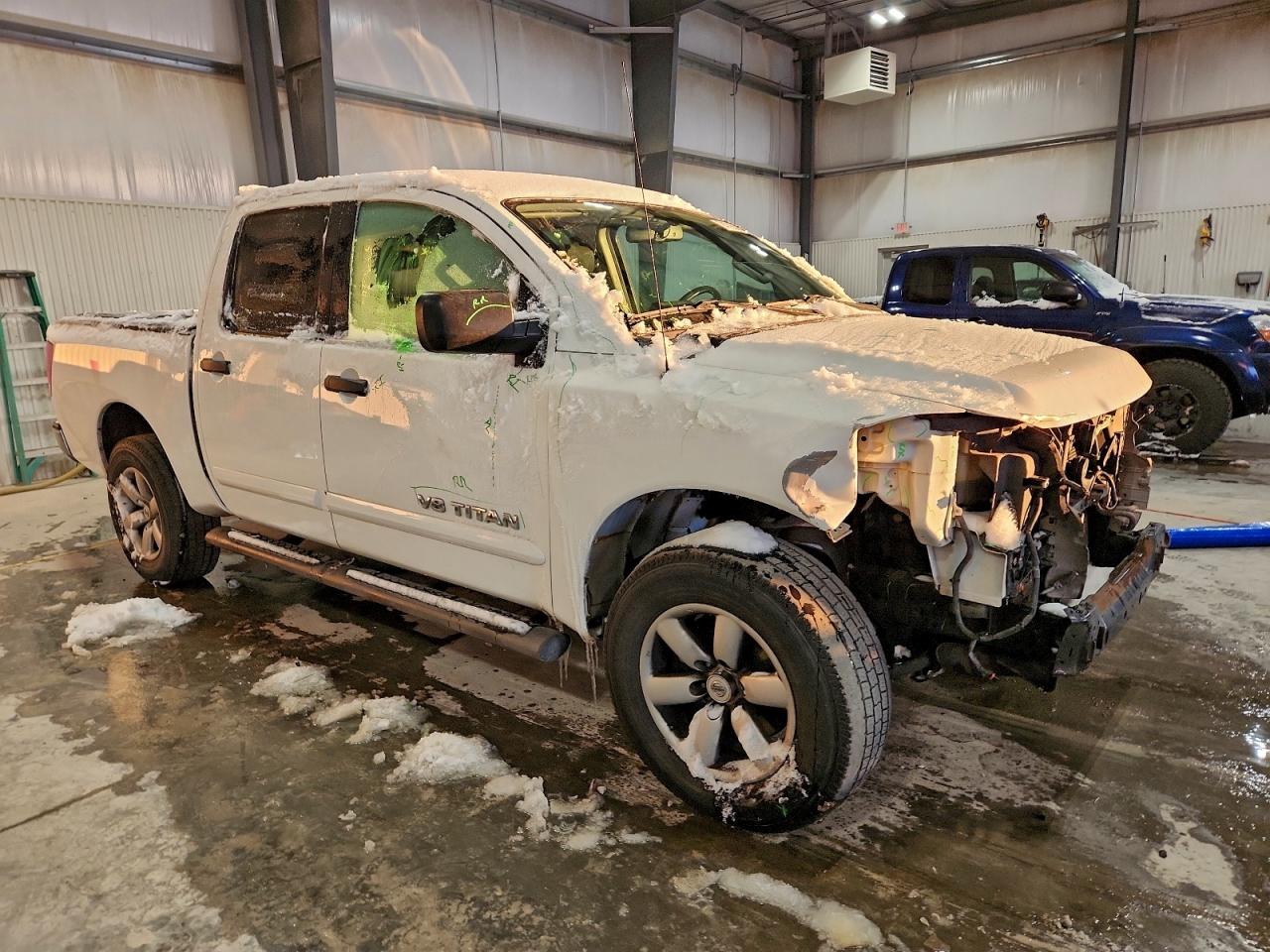 NISSAN TITAN S