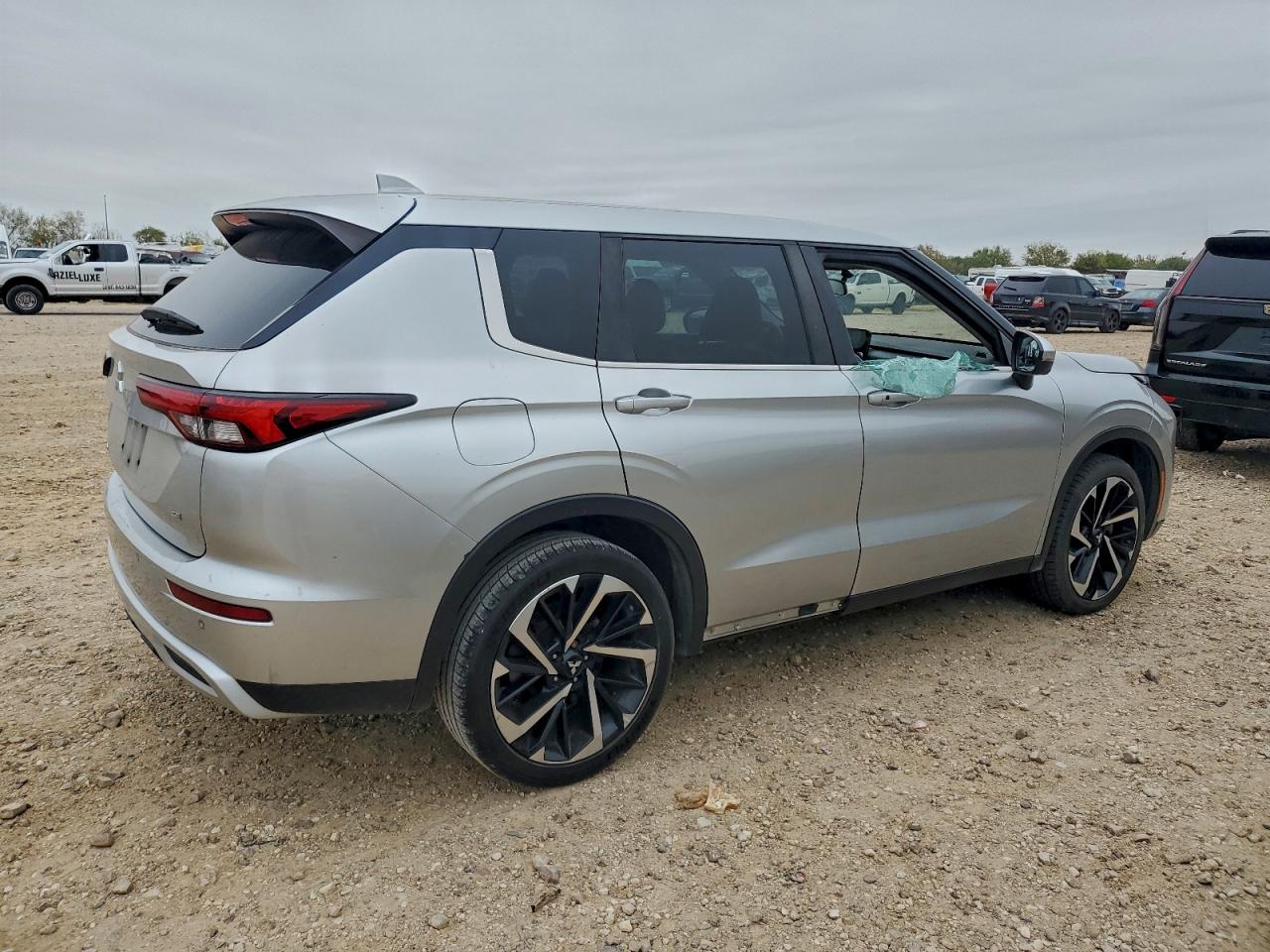 Lot #3305343301 2022 MITSUBISHI OUTLANDER