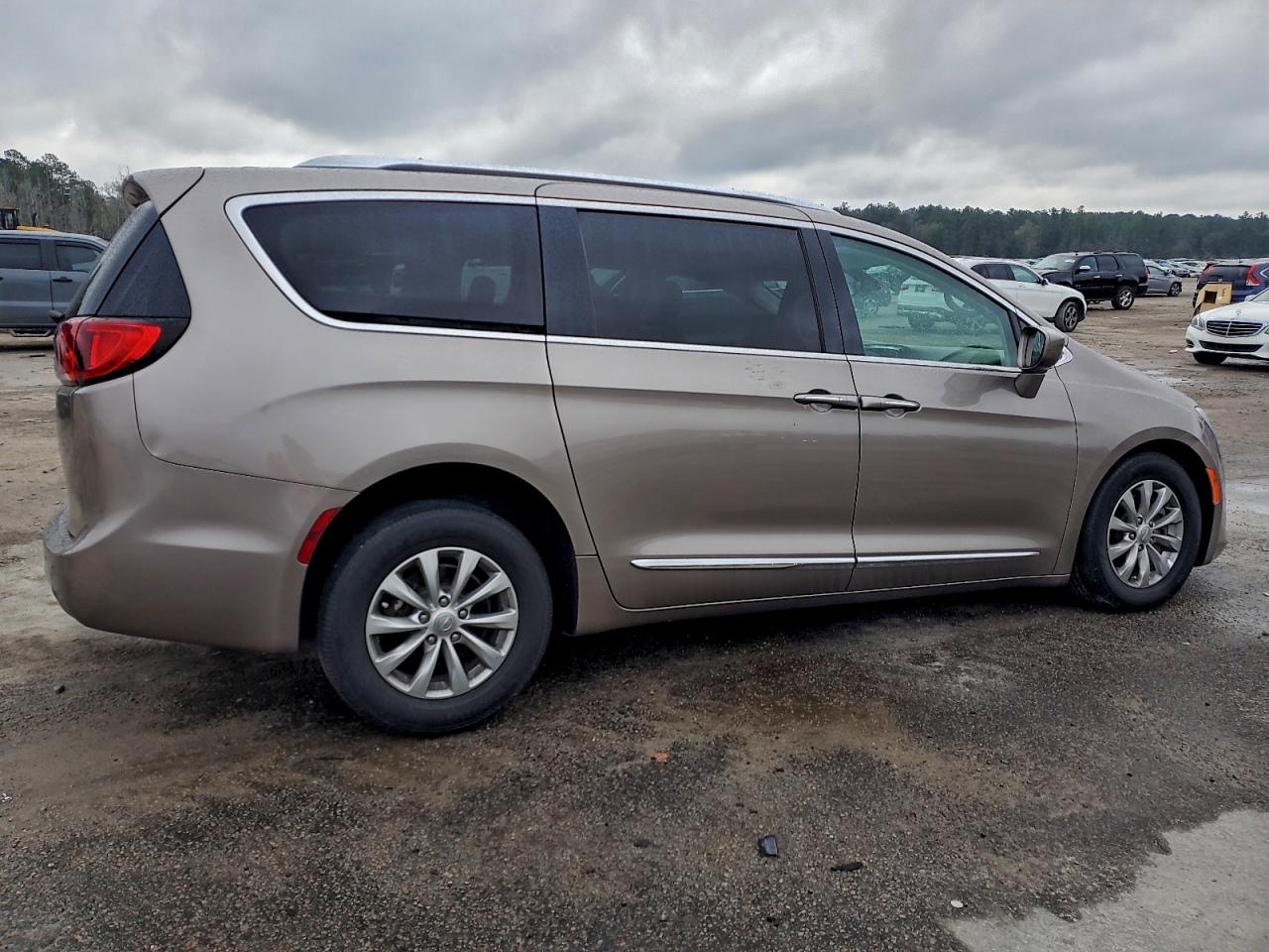 CHRYSLER PACIFICA TOURING L