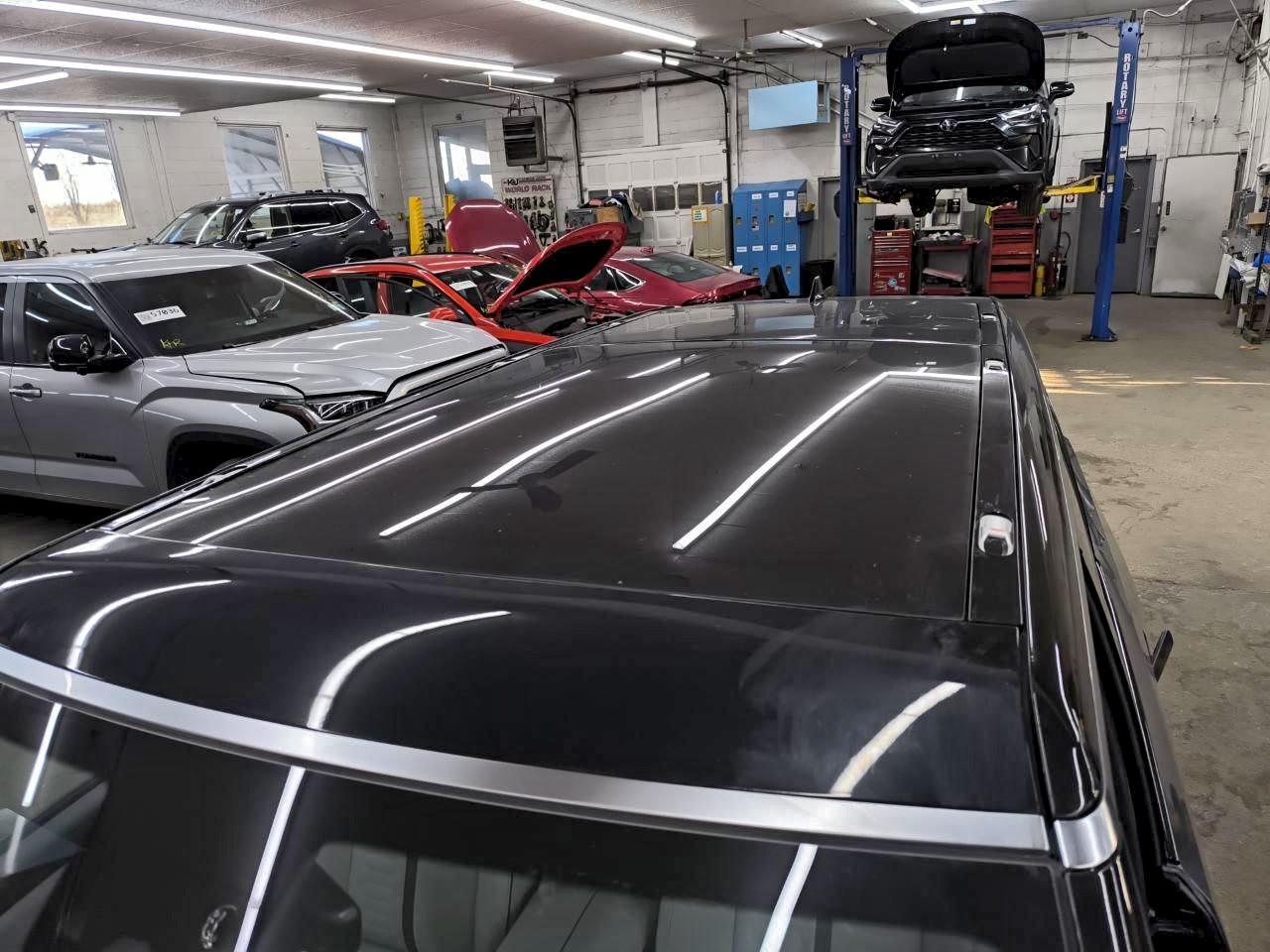 Lot #3318925949 2024 RIVIAN R1S ADVENT