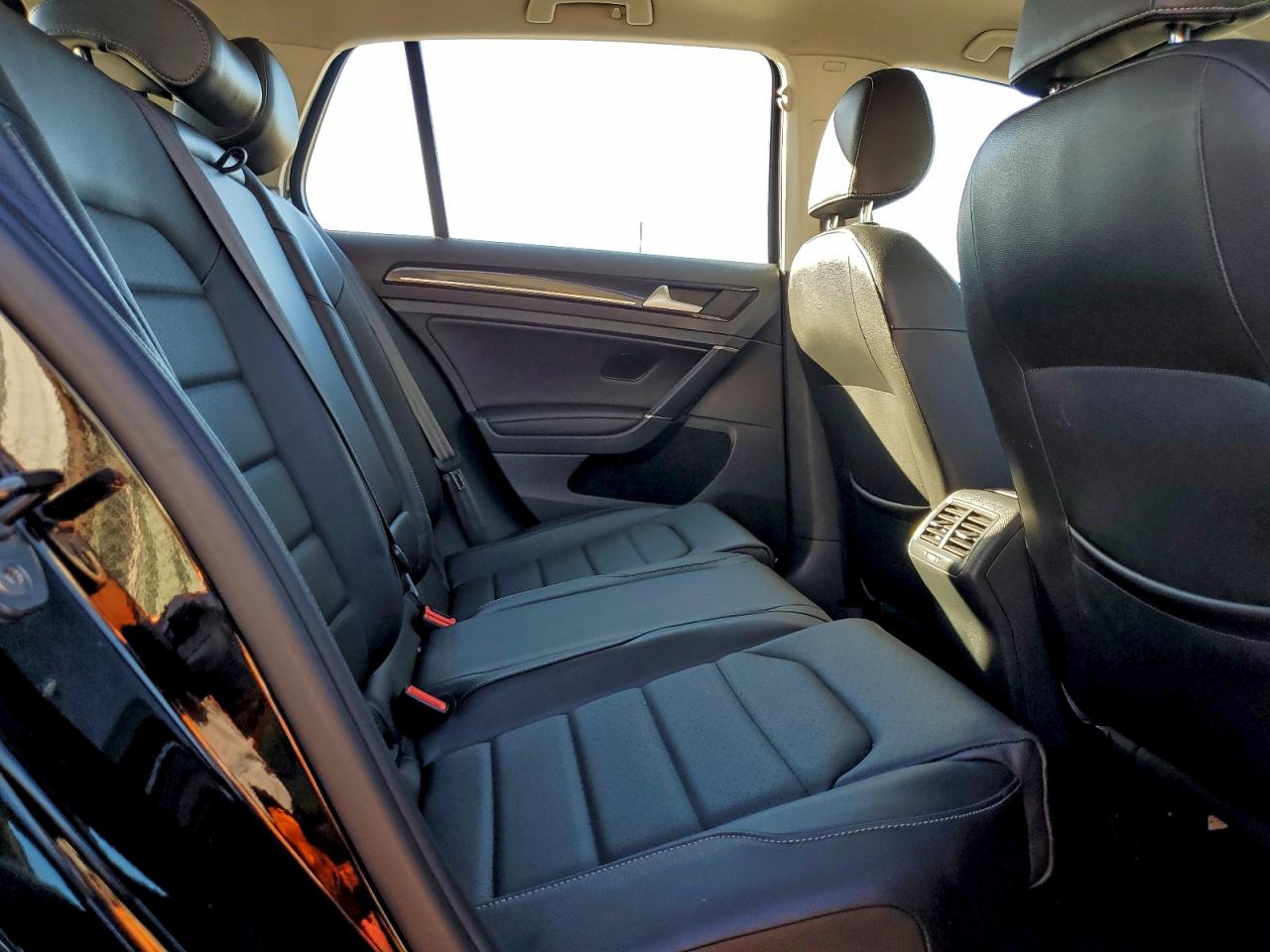 VOLKSWAGEN GOLF S/SE