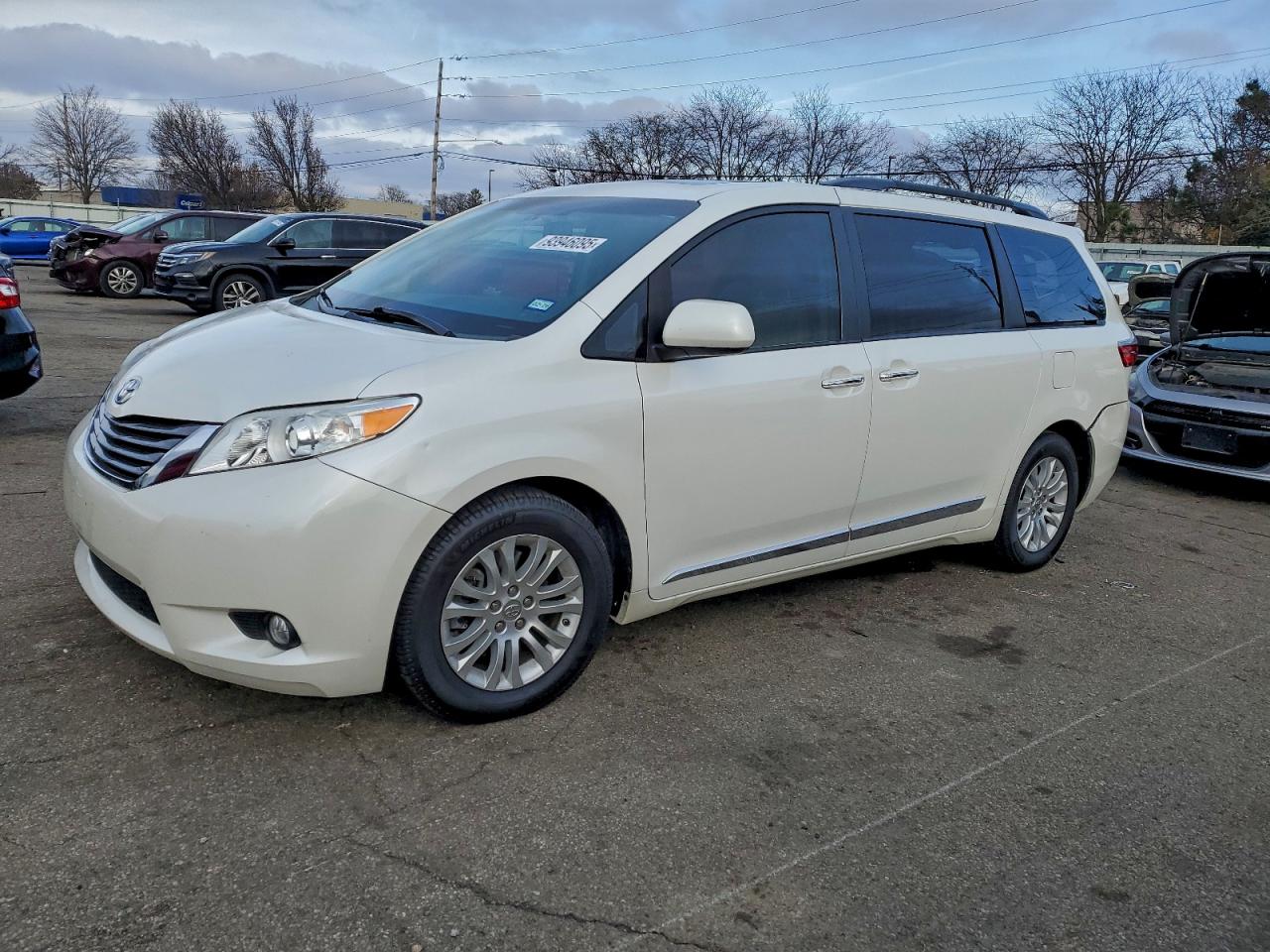 TOYOTA SIENNA XLE