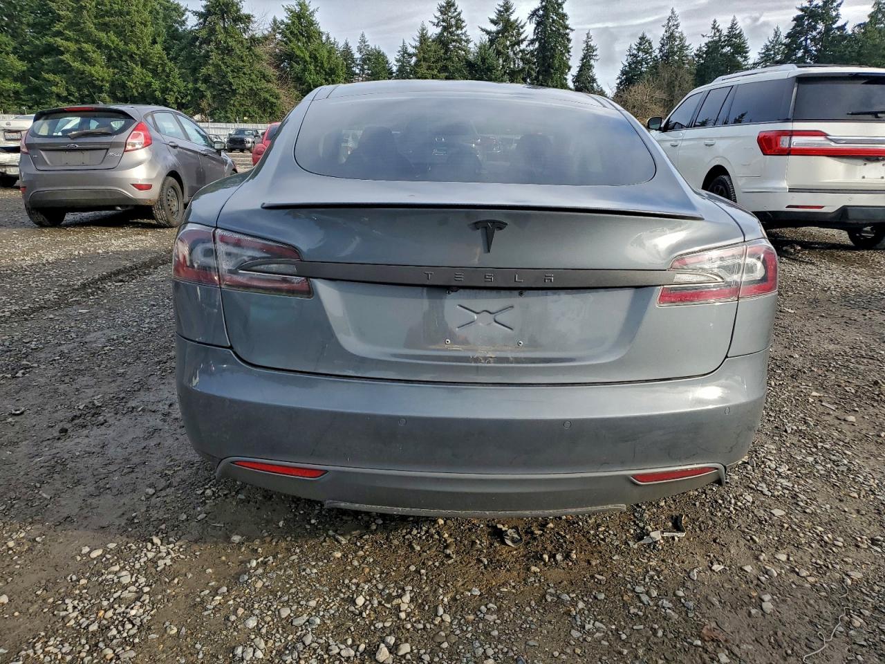 Lot #3317077016 2013 TESLA MODEL S