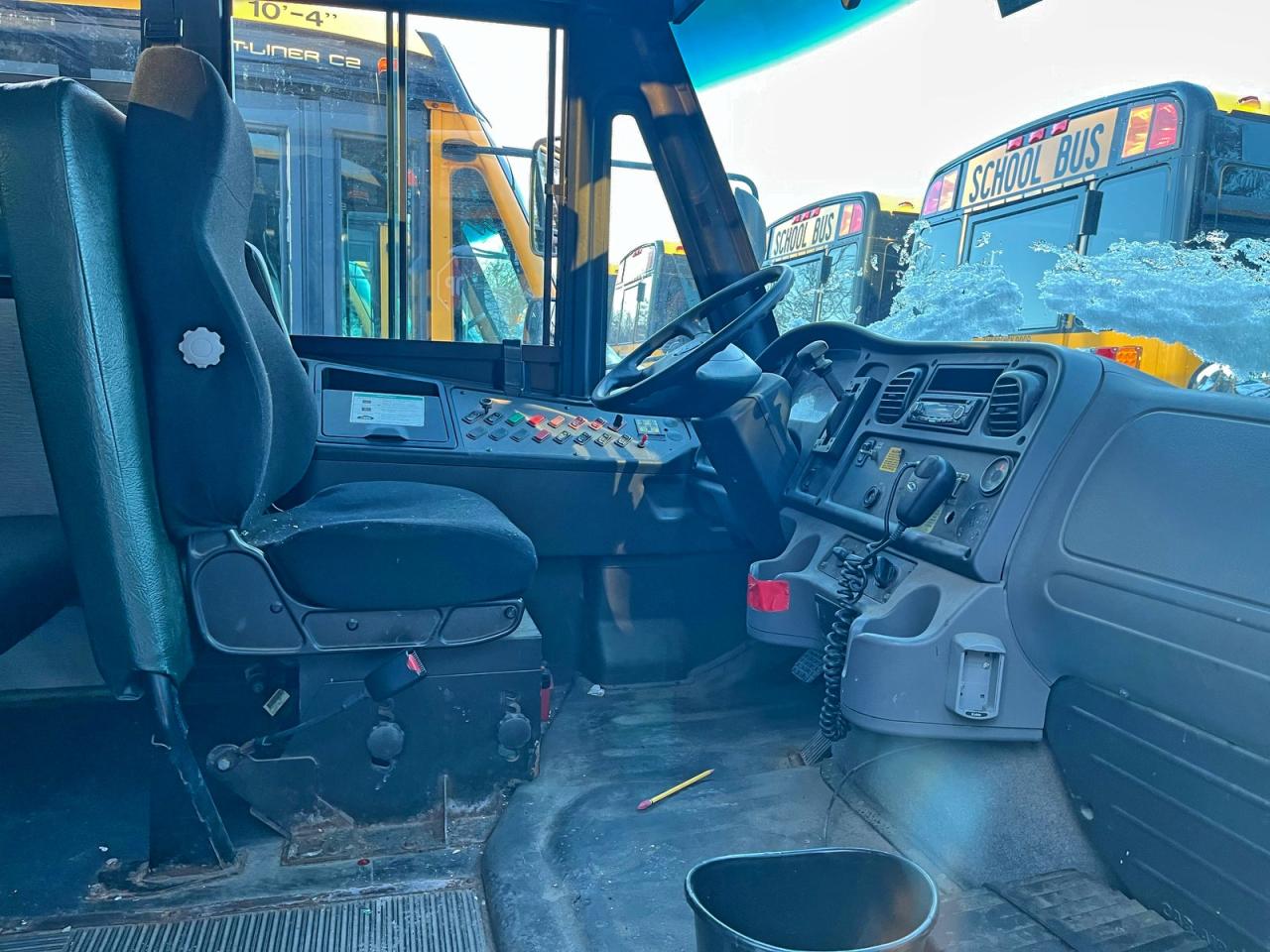 Lot #3315421365 2015 FREIGHTLINER CHASSIS B2