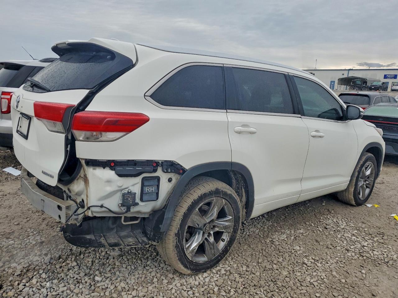 Lot #3311690281 2017 TOYOTA HIGHLANDER