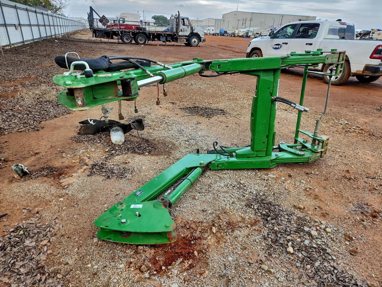 Lot #3311453253 2022 JOHN DEERE 520M