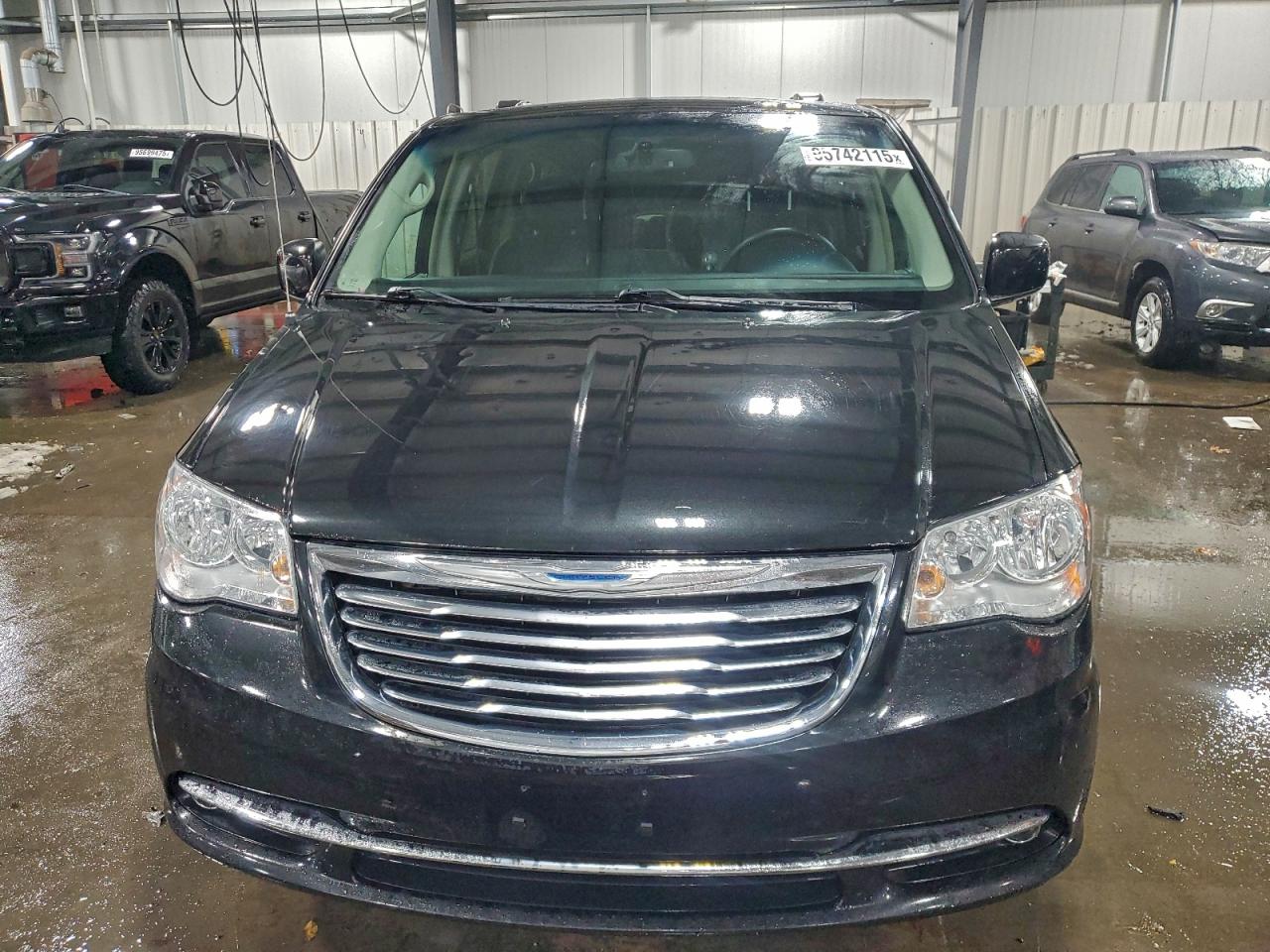 CHRYSLER TOWN & COUNTRY TOURING