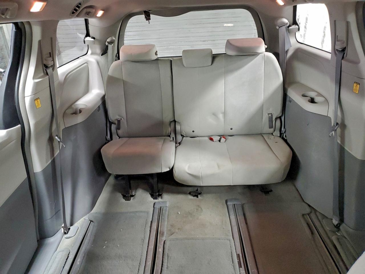 TOYOTA SIENNA BASE