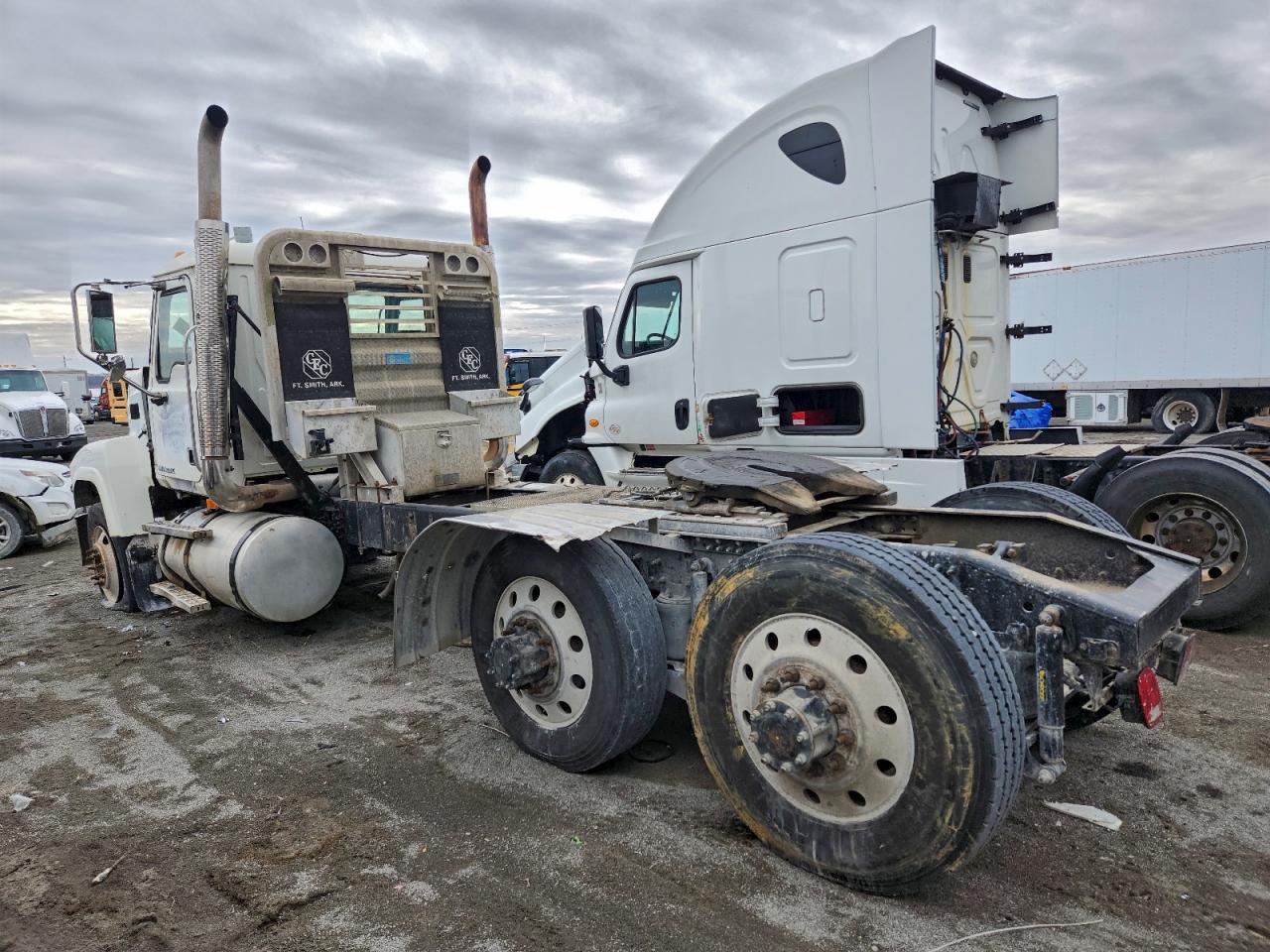 Lot #3315671772 2009 MACK UNKNOWN