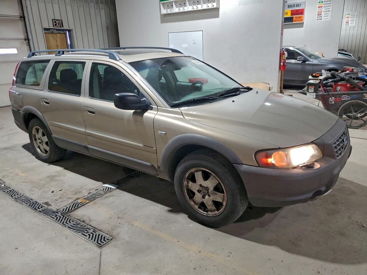 Lot #3315961189 2004 VOLVO XC70