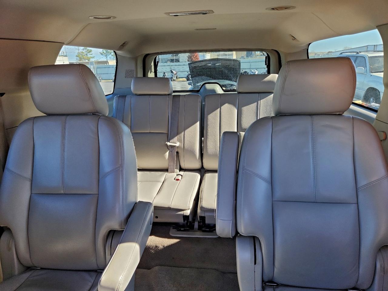 CHEVROLET SUBURBAN C1500 LT