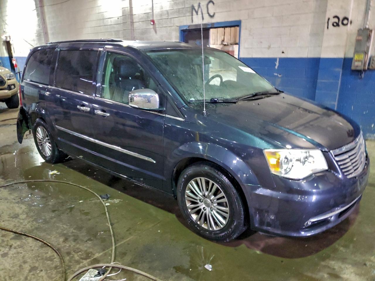 CHRYSLER TOWN & COUNTRY TOURING L