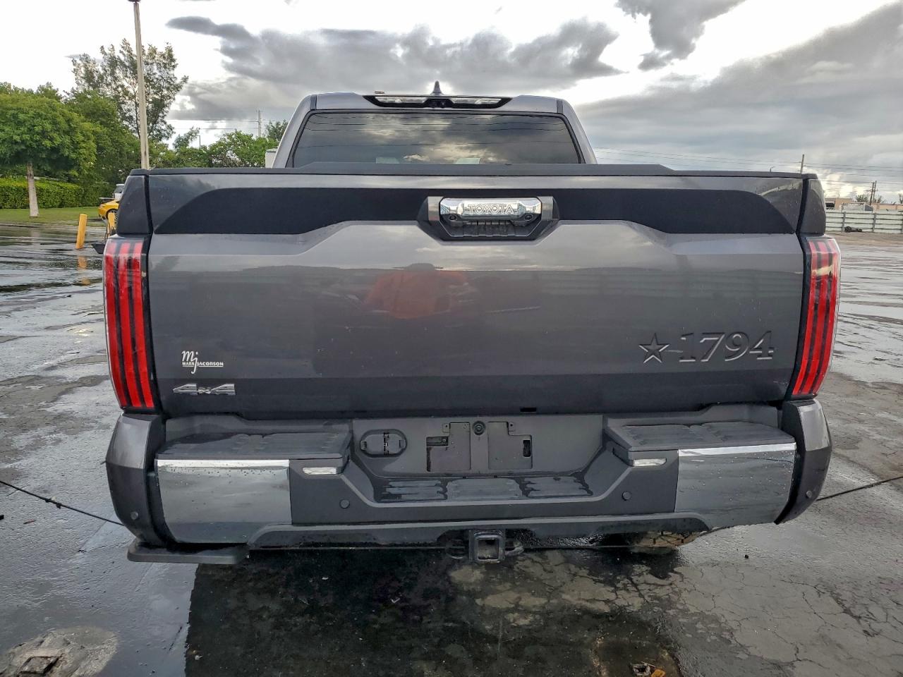 TOYOTA TUNDRA CREWMAX PLATINUM