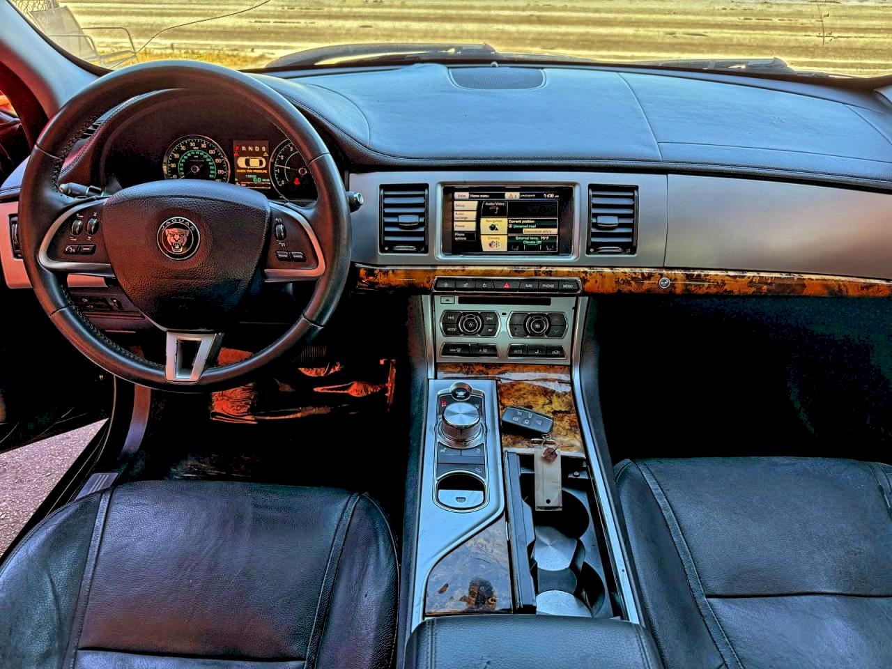 JAGUAR XF 2.0T PREMIUM