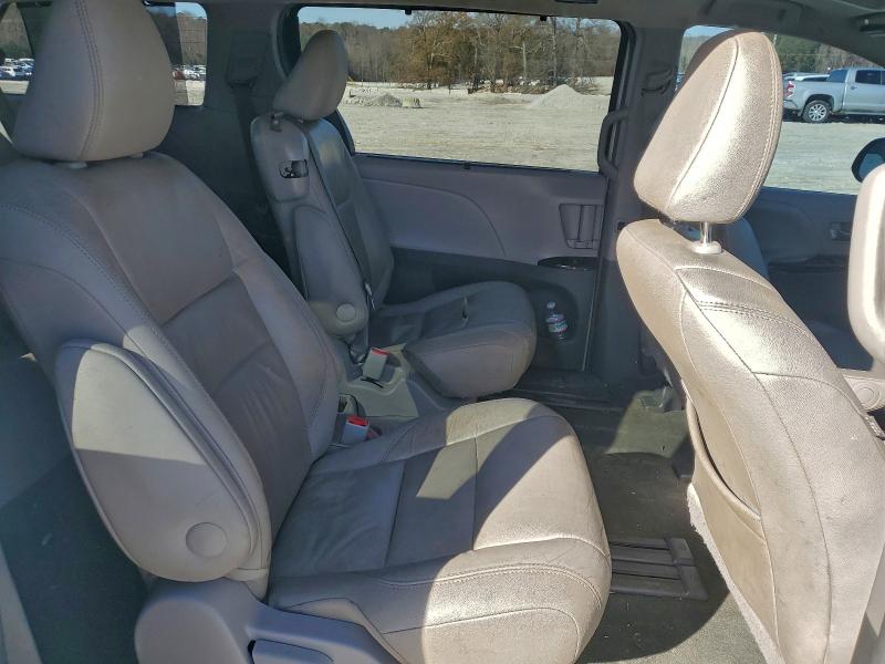 2015 TOYOTA SIENNA XLE #3315951132