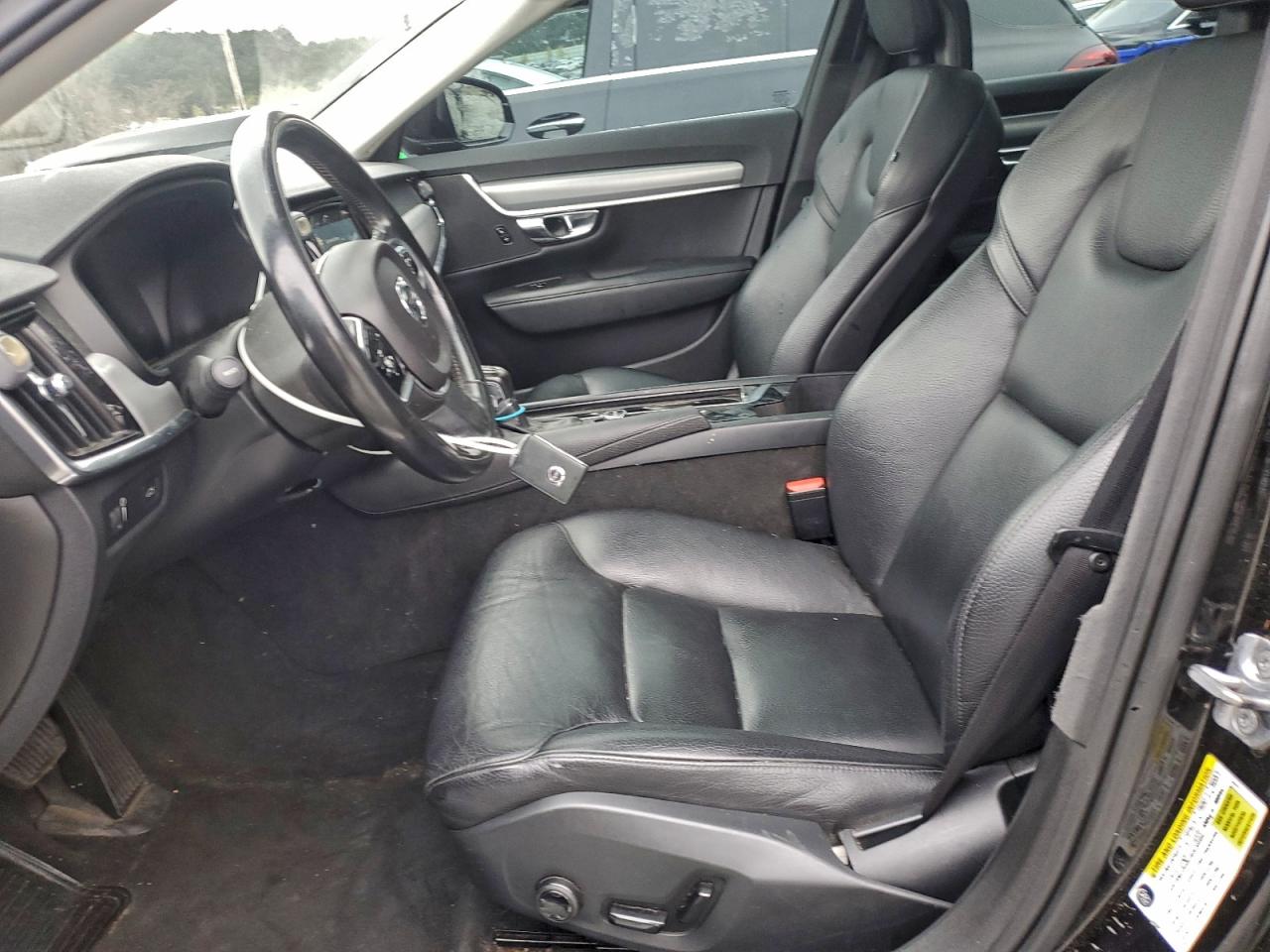 VOLVO S90 T6 MOMENTUM