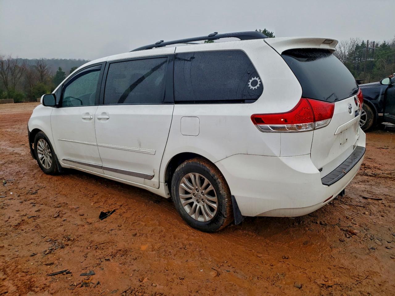 TOYOTA SIENNA XLE