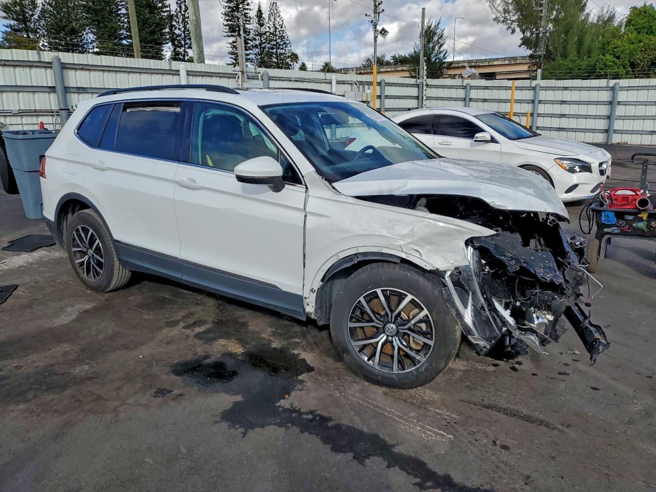 VOLKSWAGEN TIGUAN SE