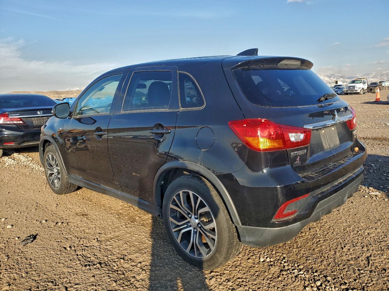 MITSUBISHI OUTLANDER ES