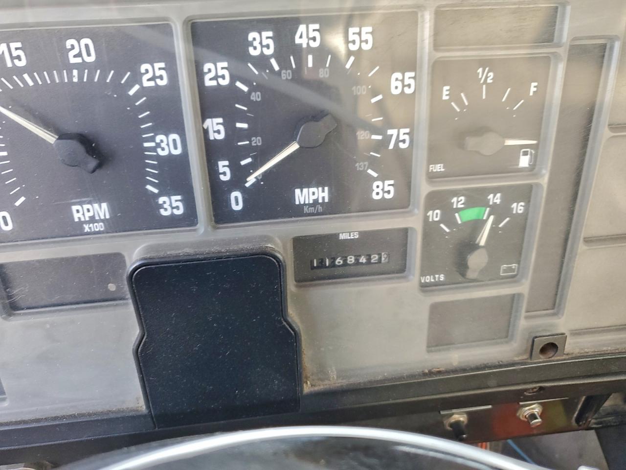 Lot #3316819412 2001 INTERNATIONAL 4000 4700