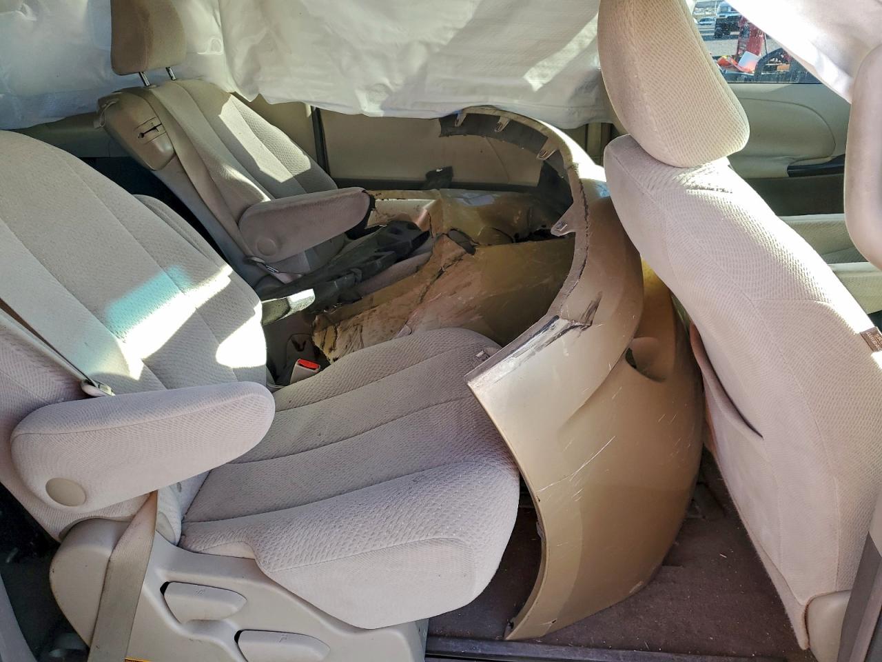 Lot #3315942100 2011 TOYOTA SIENNA LE