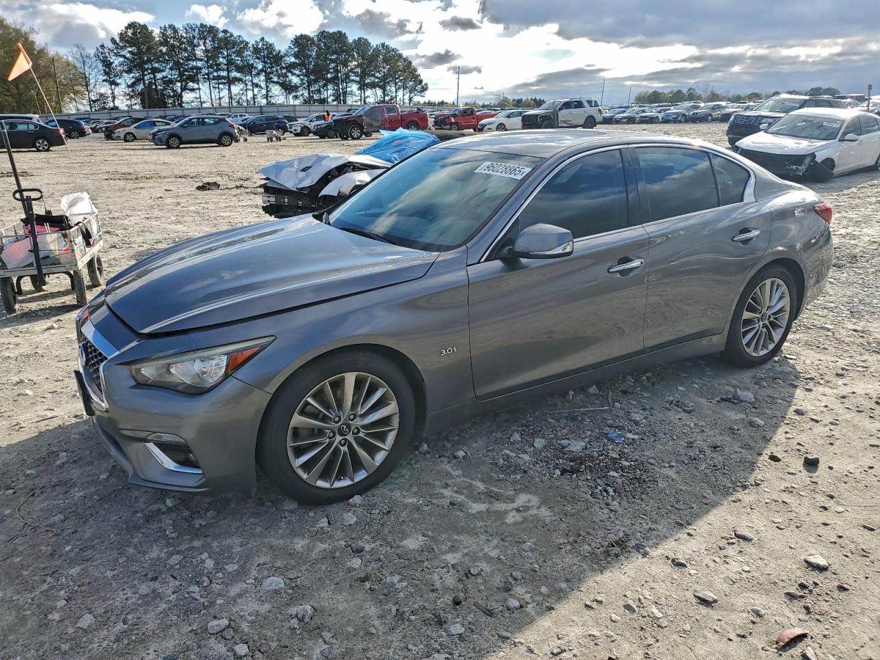 INFINITI Q50 LUXE