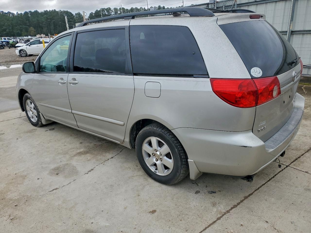 Lot #3316727405 2006 TOYOTA SIENNA