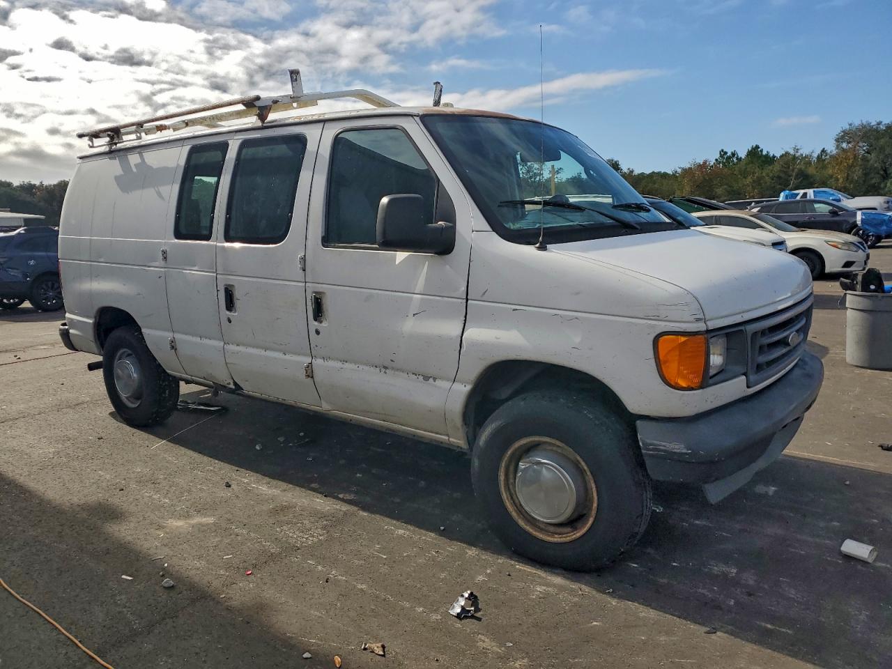 Lot #3317800075 2004 FORD E250