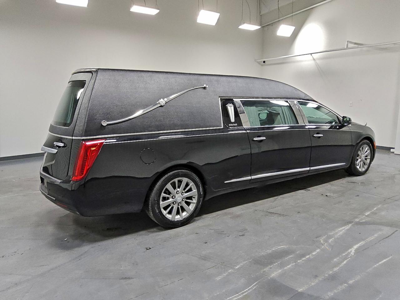 Lot #3312396127 2017 CADILLAC XTS FUNERA